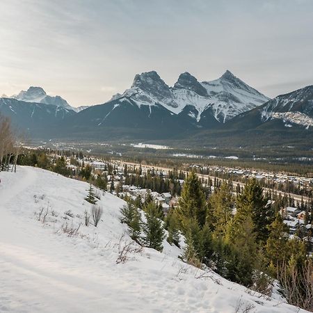 A Bear And Bison Country Inn Canmore Exterior photo