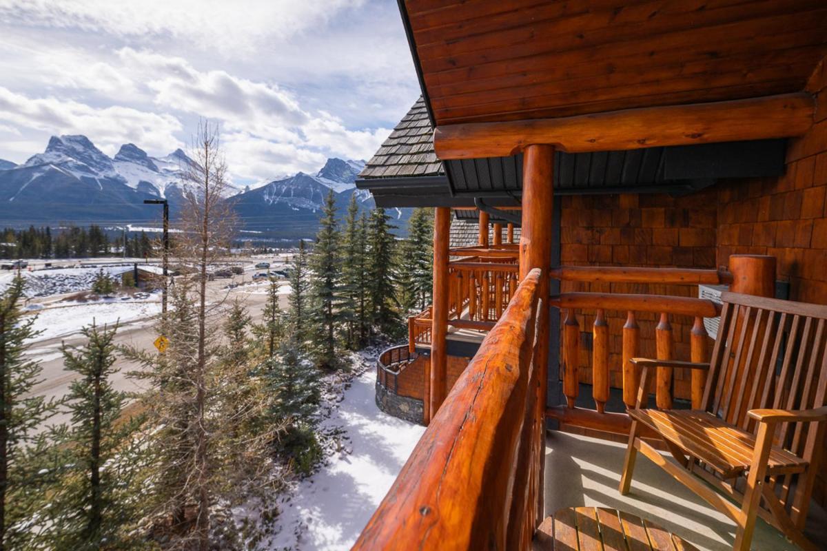 A Bear And Bison Country Inn Canmore Exterior photo